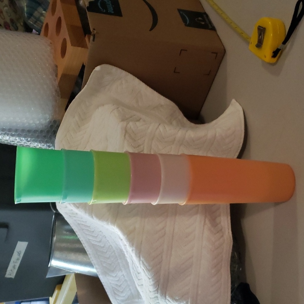 Colorful Plastic TUPPERWARE TALL CUPS SET - Picture 7 of 7